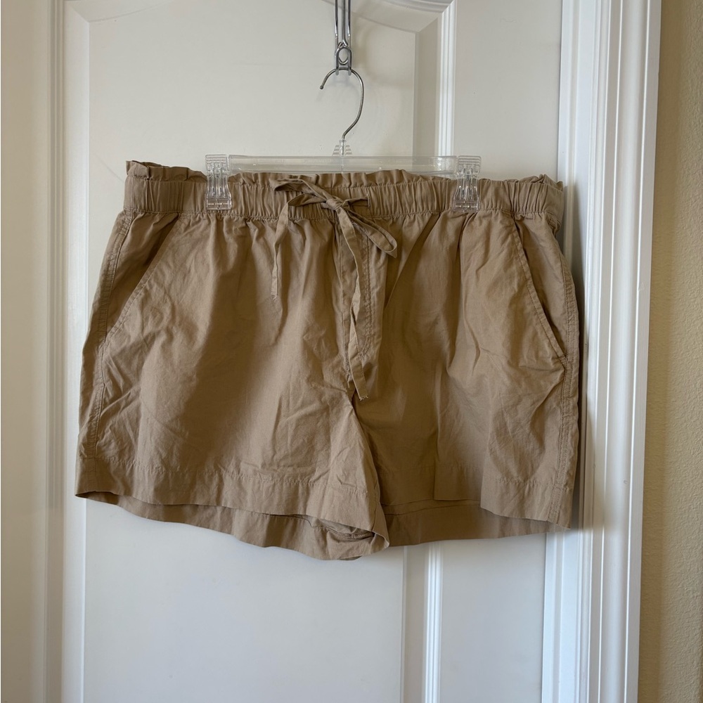 LOFT Outlet beige 100% cotton pull-on shorts in size XL.